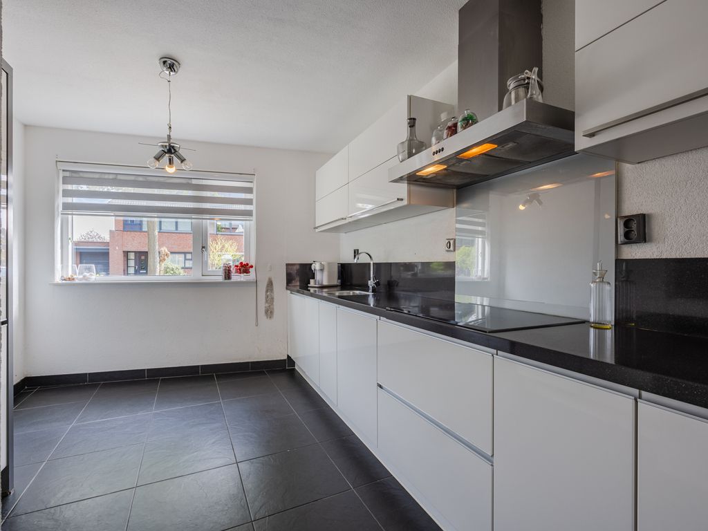 Rondostraat 83, HELLEVOETSLUIS