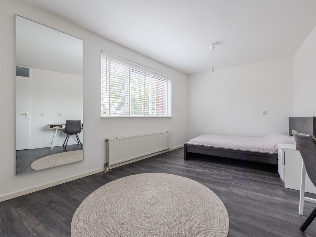 Rondostraat 83, HELLEVOETSLUIS