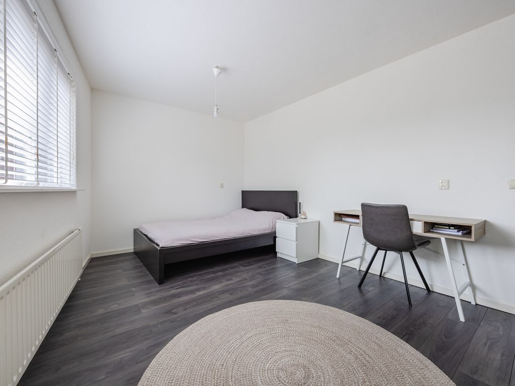 Rondostraat 83, HELLEVOETSLUIS