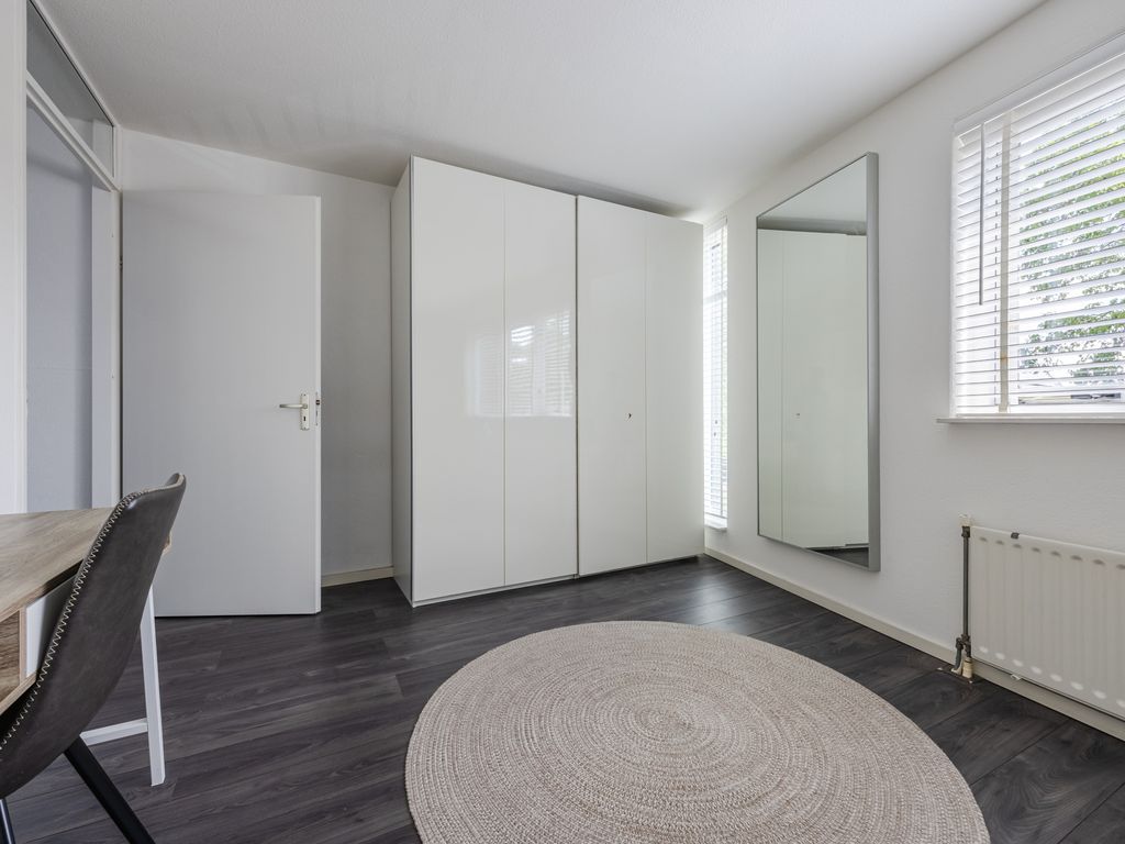 Rondostraat 83, HELLEVOETSLUIS