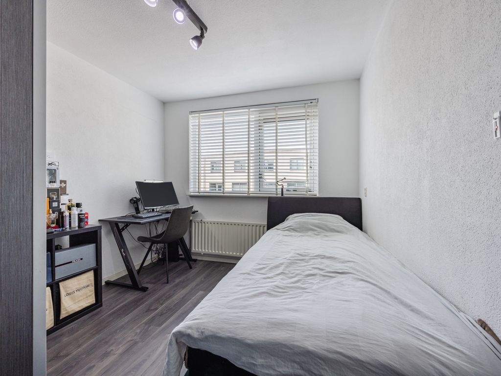 Rondostraat 83, HELLEVOETSLUIS