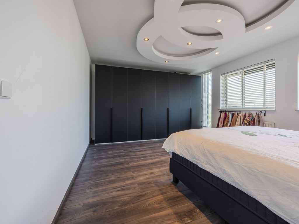 Rondostraat 83, HELLEVOETSLUIS