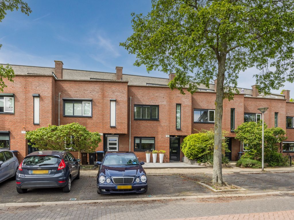 Rondostraat 83, HELLEVOETSLUIS