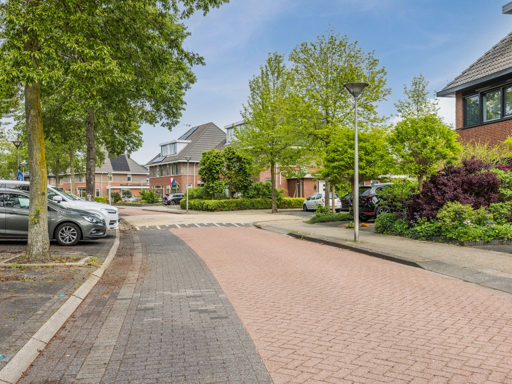 Rondostraat 83, HELLEVOETSLUIS