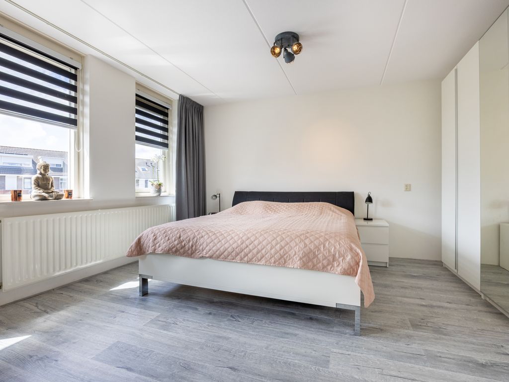 Largostraat 22, HELLEVOETSLUIS