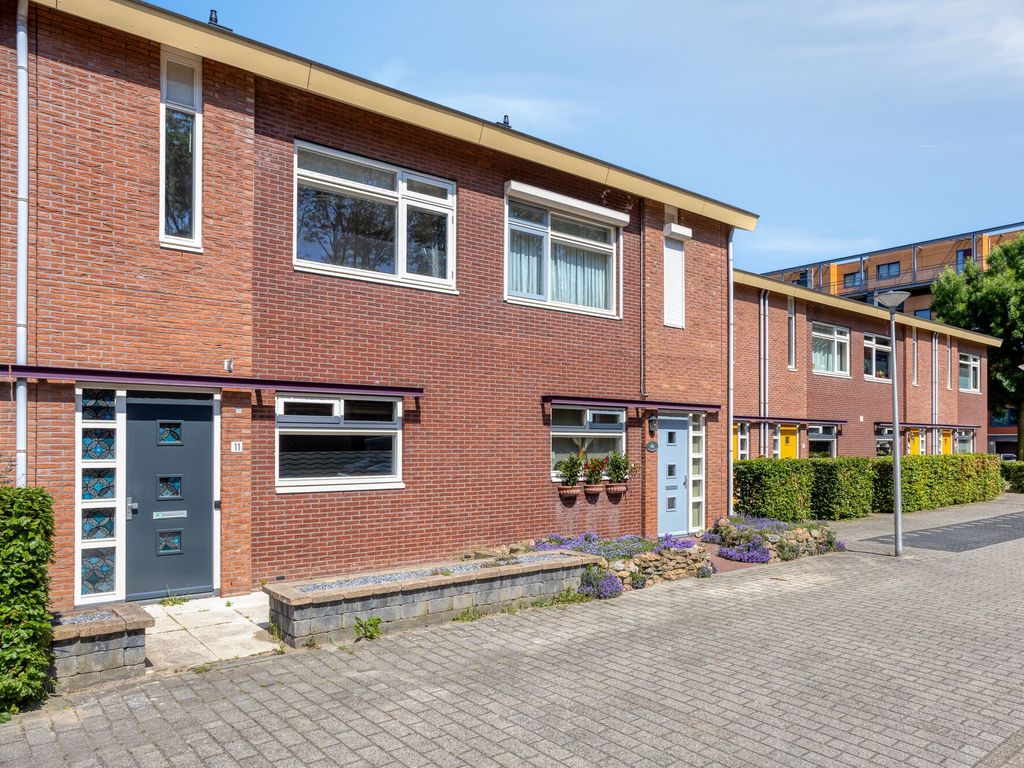 De Plataan 11, ROZENBURG