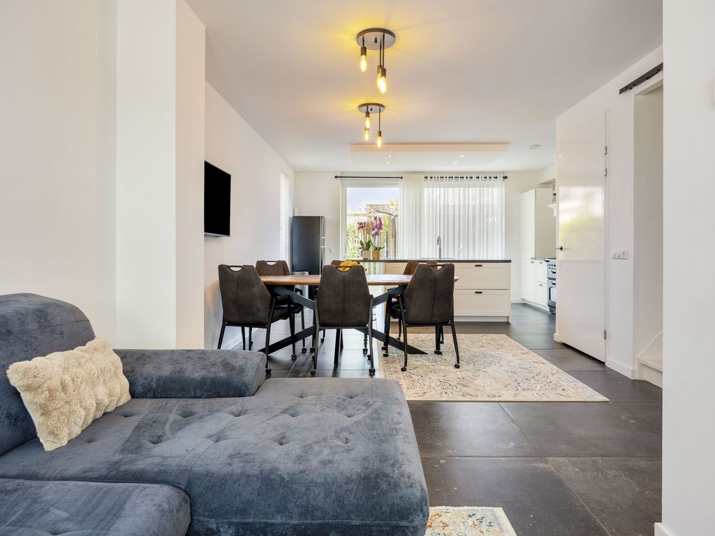 Spoorbaan 27, HELLEVOETSLUIS