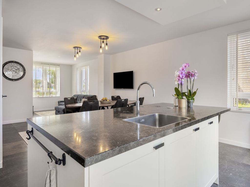 Spoorbaan 27, HELLEVOETSLUIS