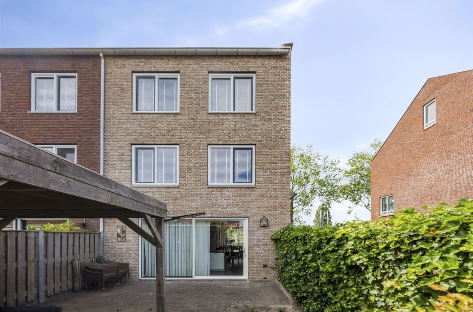 Spoorbaan 27