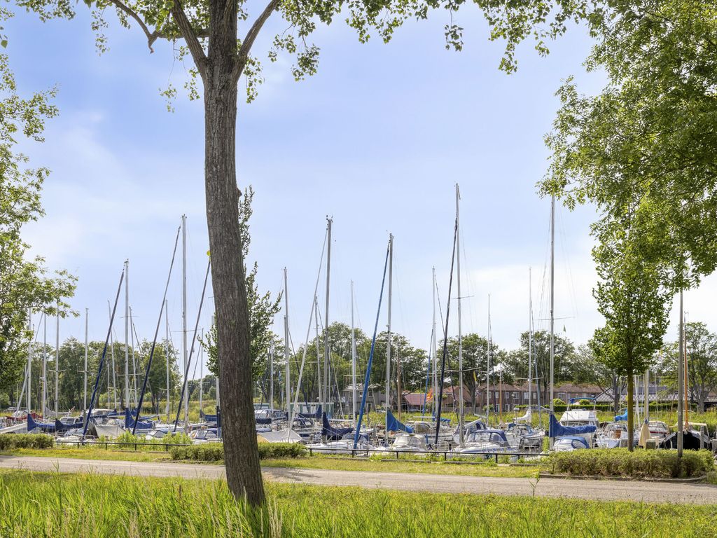 Spoorbaan 27, HELLEVOETSLUIS