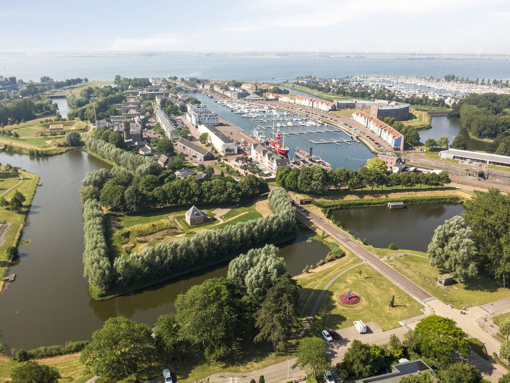 P C Hooftstraat 109, HELLEVOETSLUIS