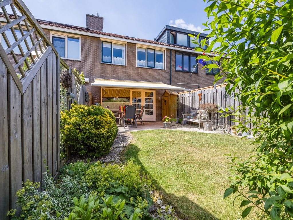 Vuurdoorn 34, HELLEVOETSLUIS