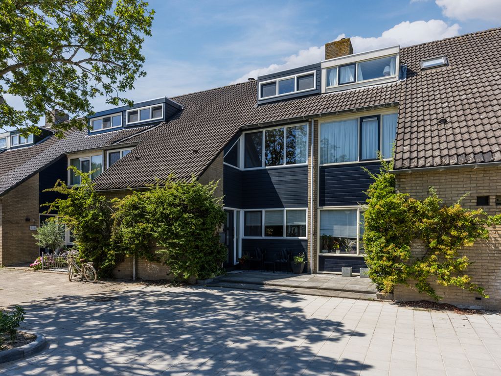 Handbalpad 13, HELLEVOETSLUIS