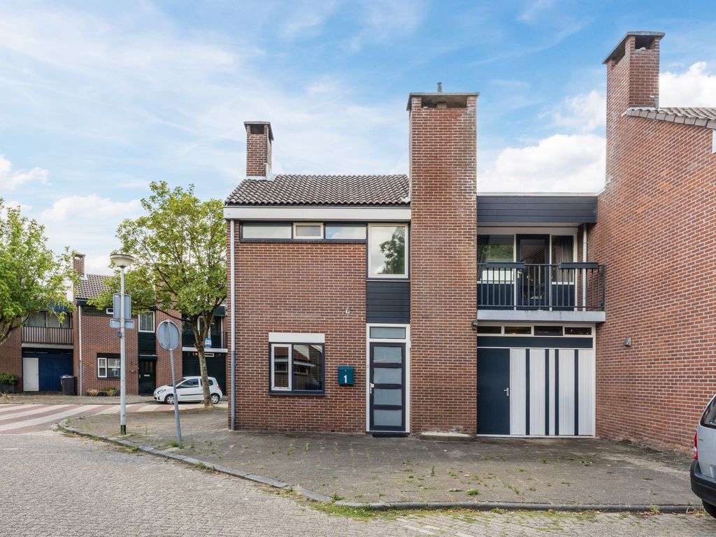 Vuurdoorn 1, HELLEVOETSLUIS