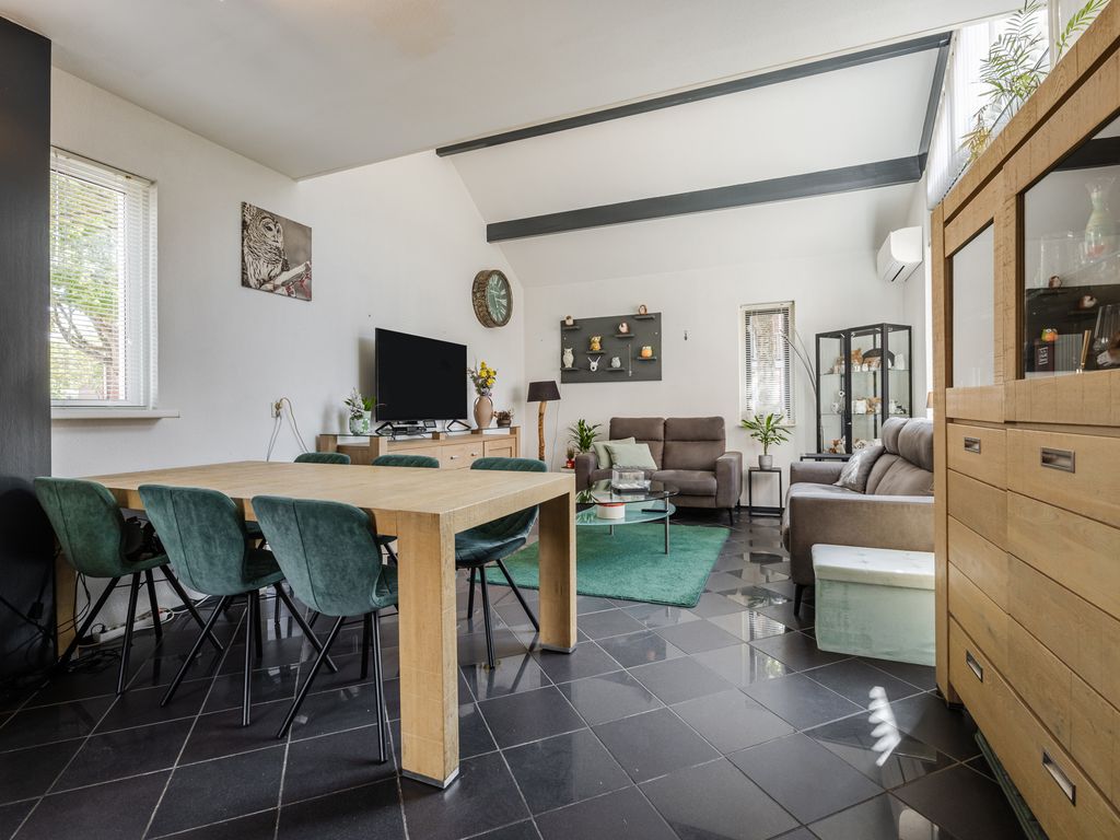 Vuurdoorn 1, HELLEVOETSLUIS