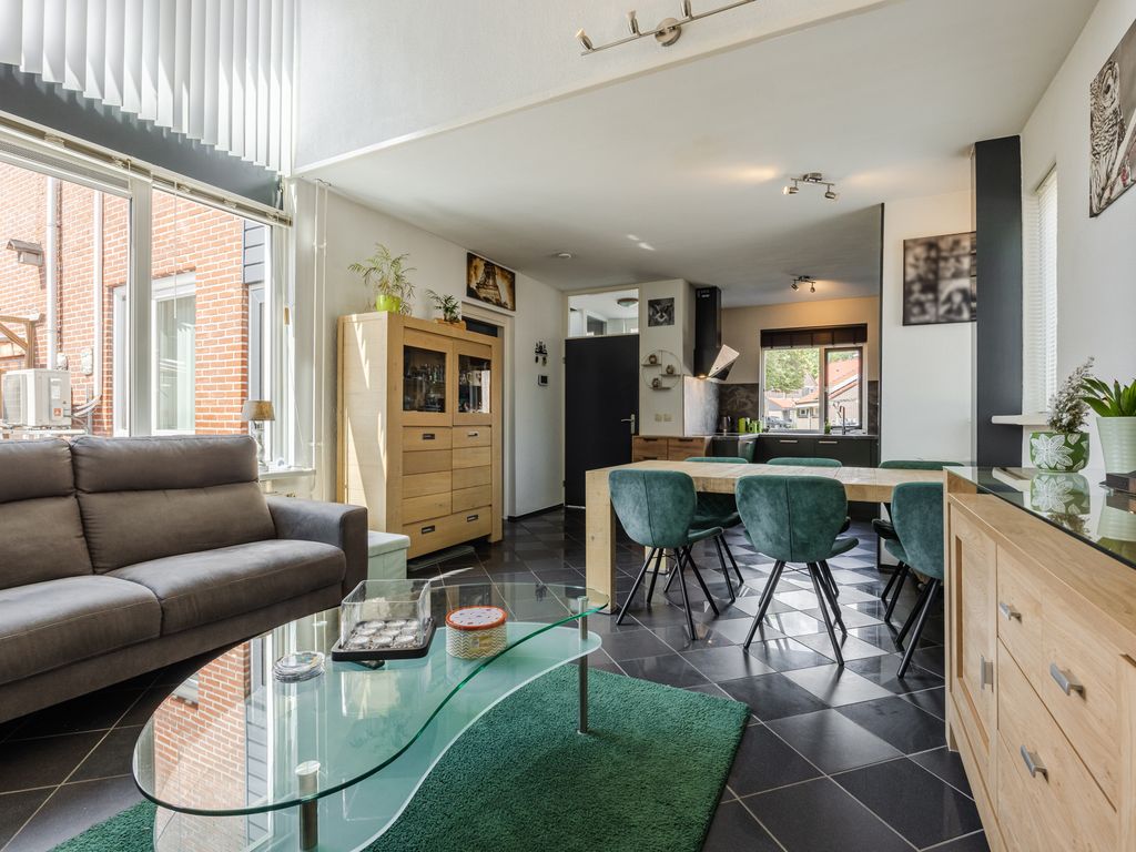 Vuurdoorn 1, HELLEVOETSLUIS