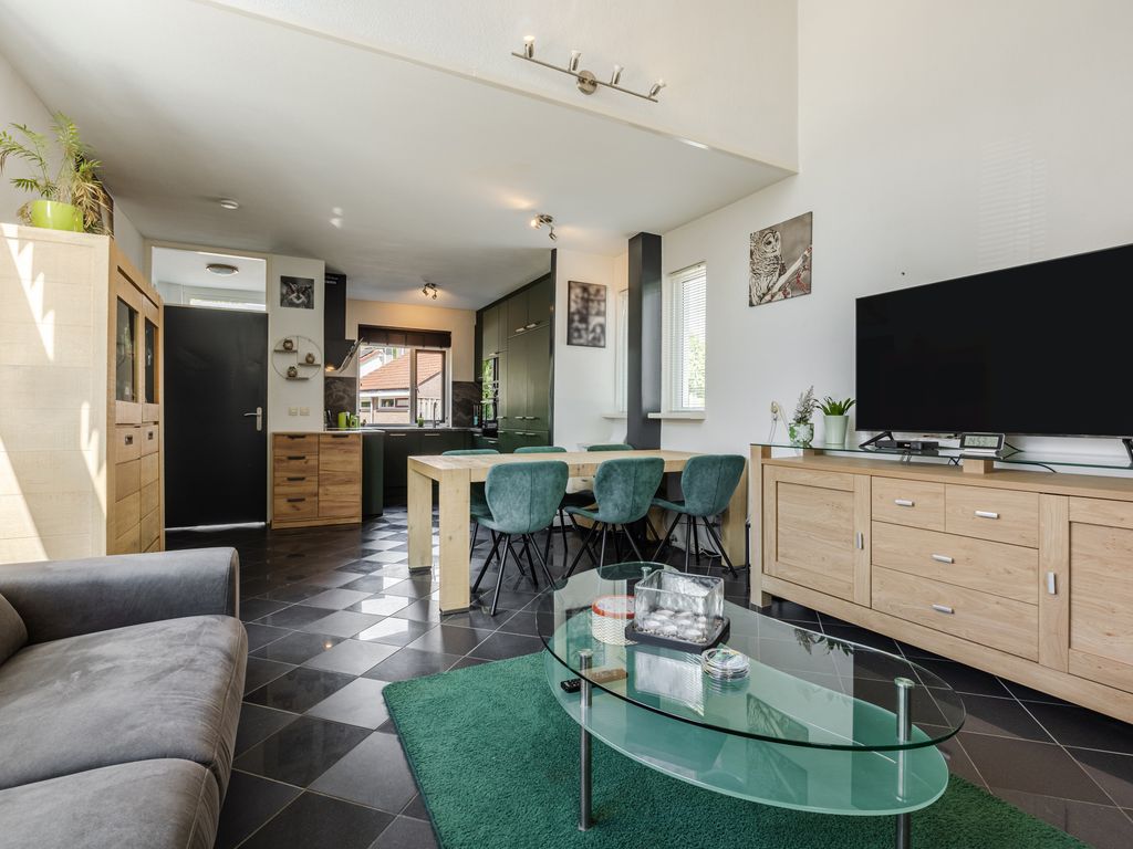 Vuurdoorn 1, HELLEVOETSLUIS