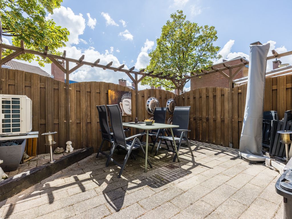 Vuurdoorn 1, HELLEVOETSLUIS