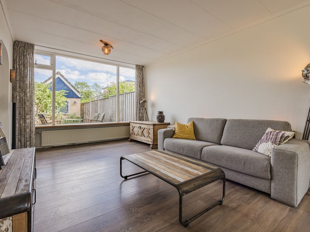 Dibbetzplantsoen 24, HELLEVOETSLUIS