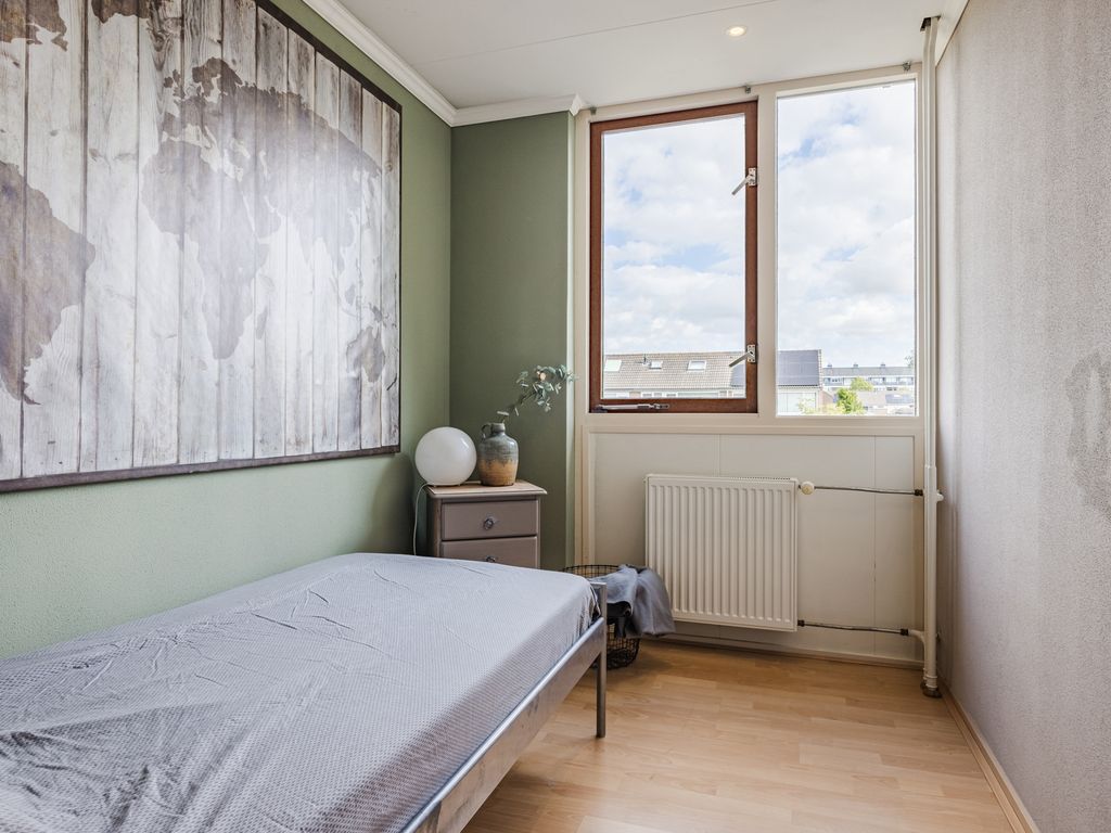 Dibbetzplantsoen 24, HELLEVOETSLUIS