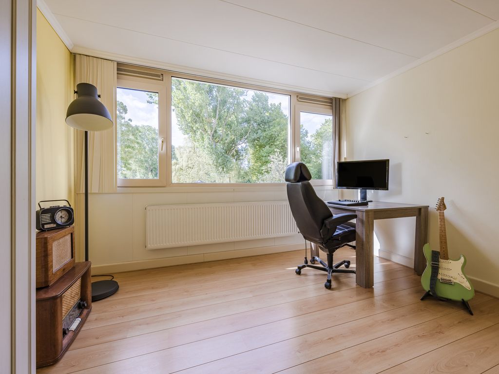 Dibbetzplantsoen 24, HELLEVOETSLUIS