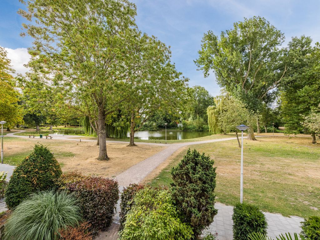 Dibbetzplantsoen 24, HELLEVOETSLUIS