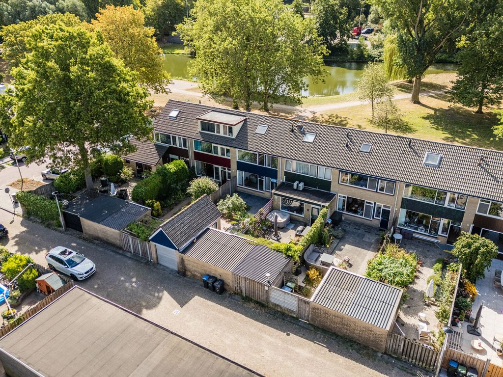 Dibbetzplantsoen 24, HELLEVOETSLUIS