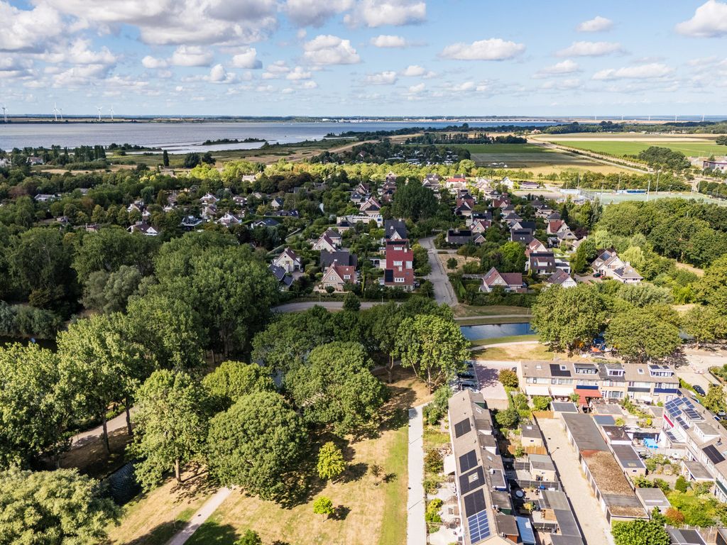 Dibbetzplantsoen 24, HELLEVOETSLUIS