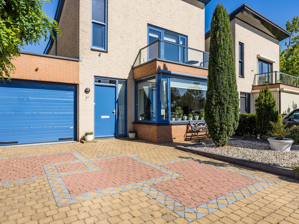 Etudestraat 96, HELLEVOETSLUIS