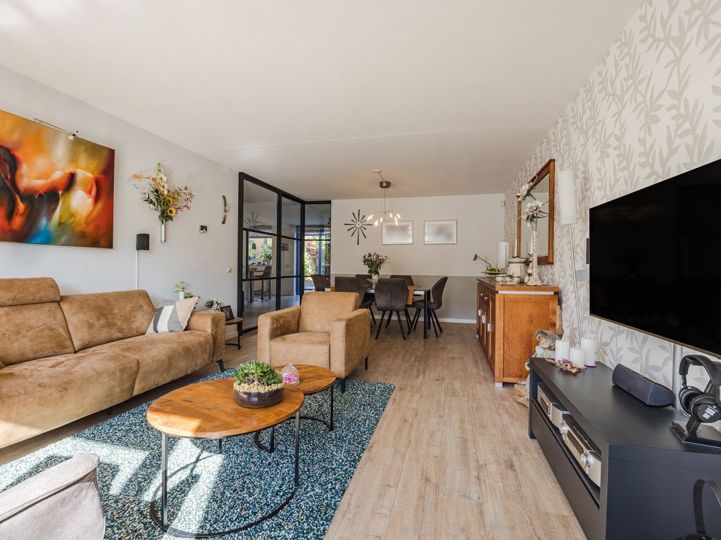 Etudestraat 96, HELLEVOETSLUIS