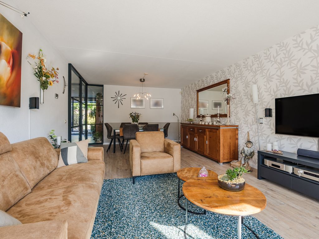 Etudestraat 96, HELLEVOETSLUIS
