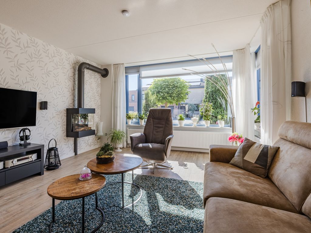 Etudestraat 96, HELLEVOETSLUIS