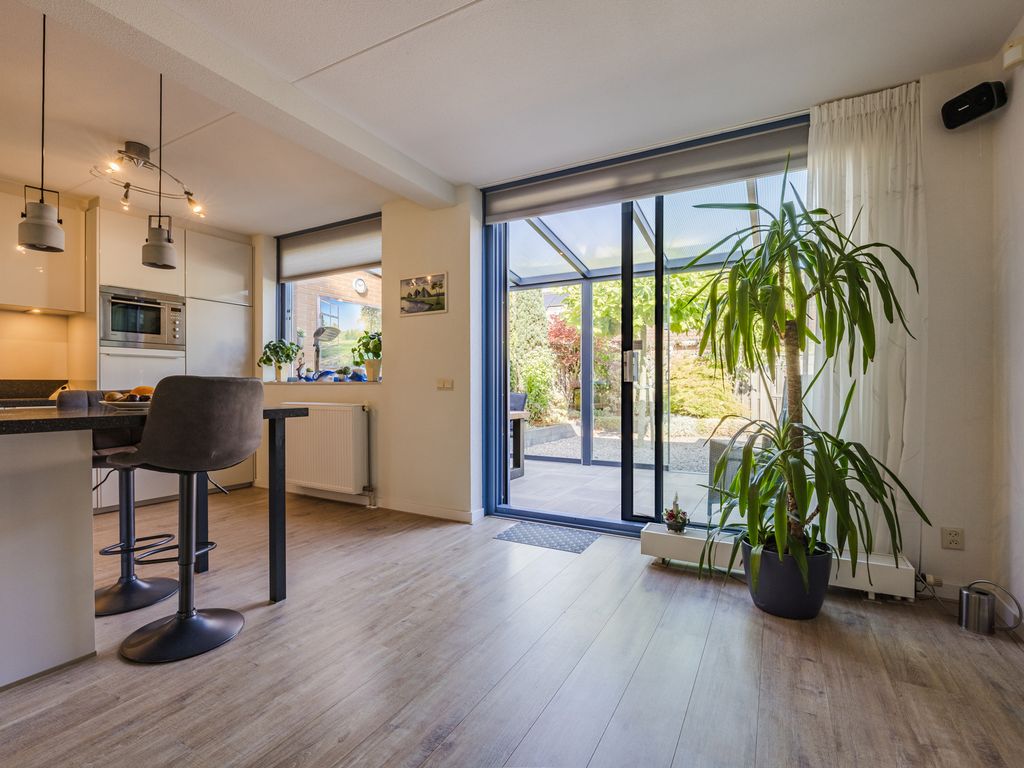 Etudestraat 96, HELLEVOETSLUIS