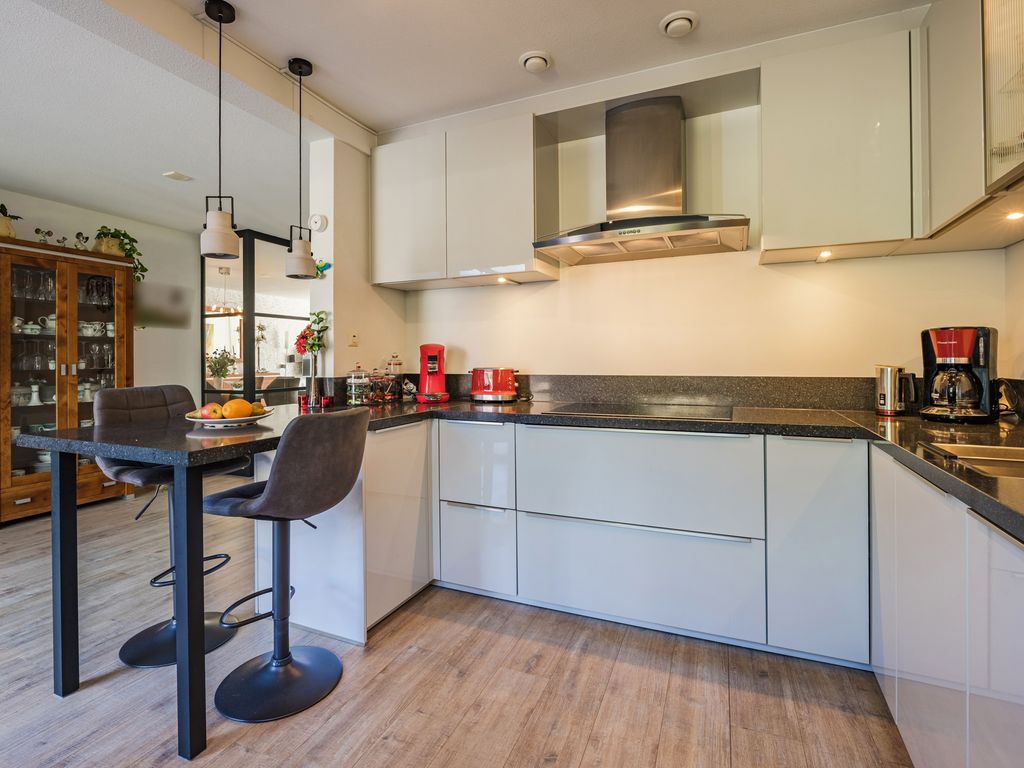 Etudestraat 96, HELLEVOETSLUIS