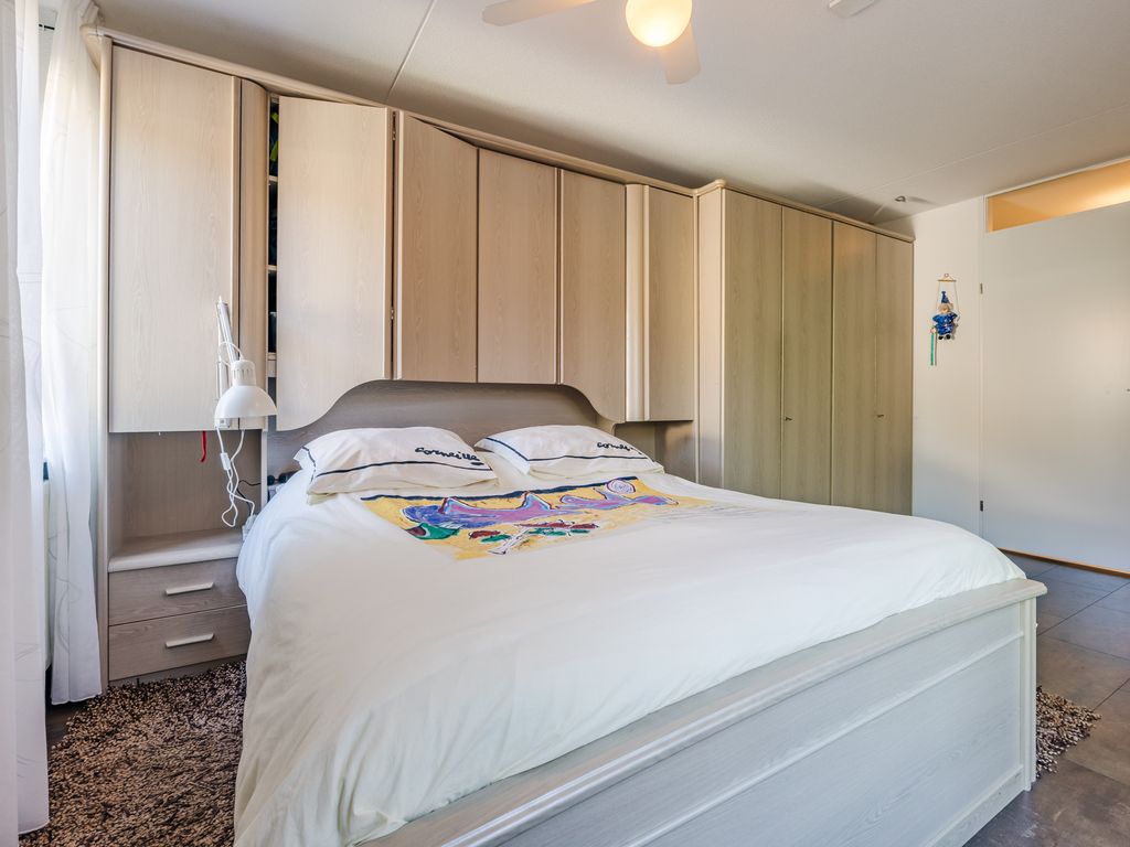 Etudestraat 96, HELLEVOETSLUIS