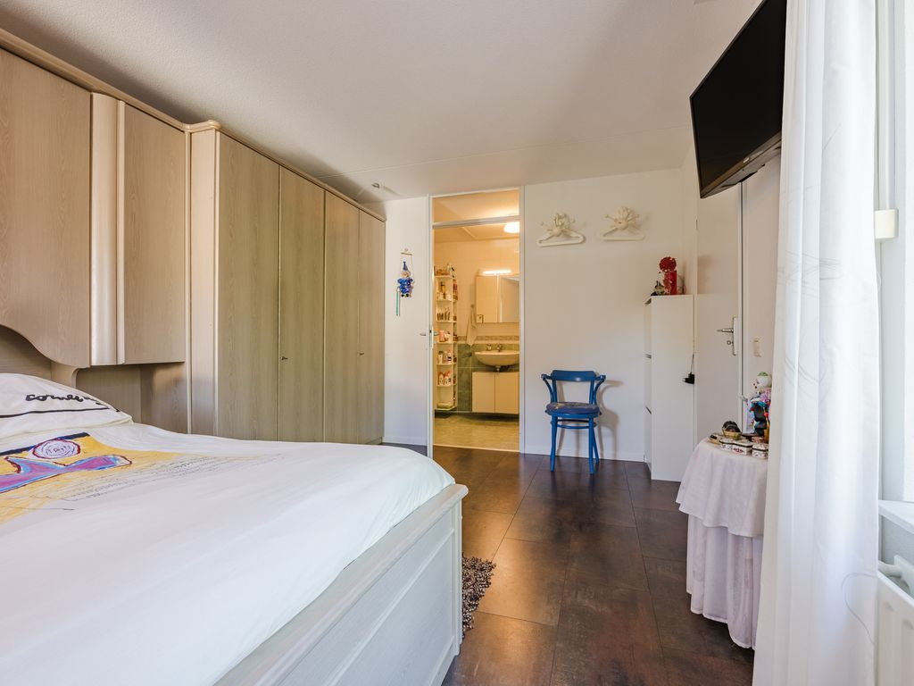 Etudestraat 96, HELLEVOETSLUIS