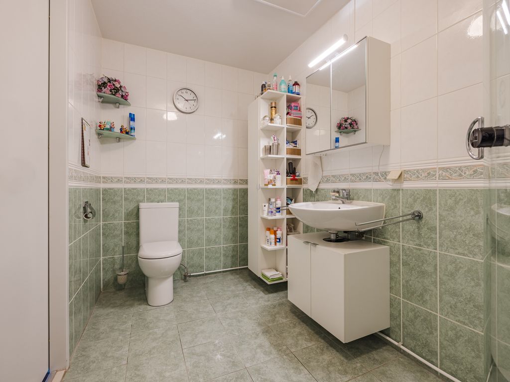 Etudestraat 96, HELLEVOETSLUIS
