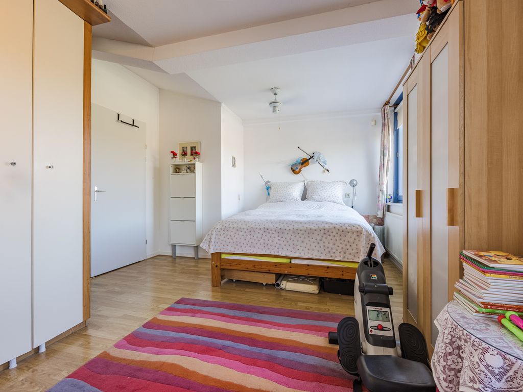 Etudestraat 96, HELLEVOETSLUIS