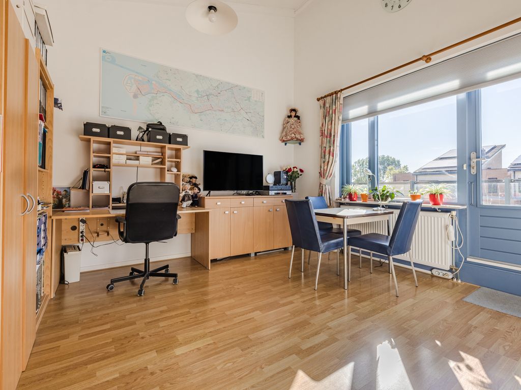 Etudestraat 96, HELLEVOETSLUIS
