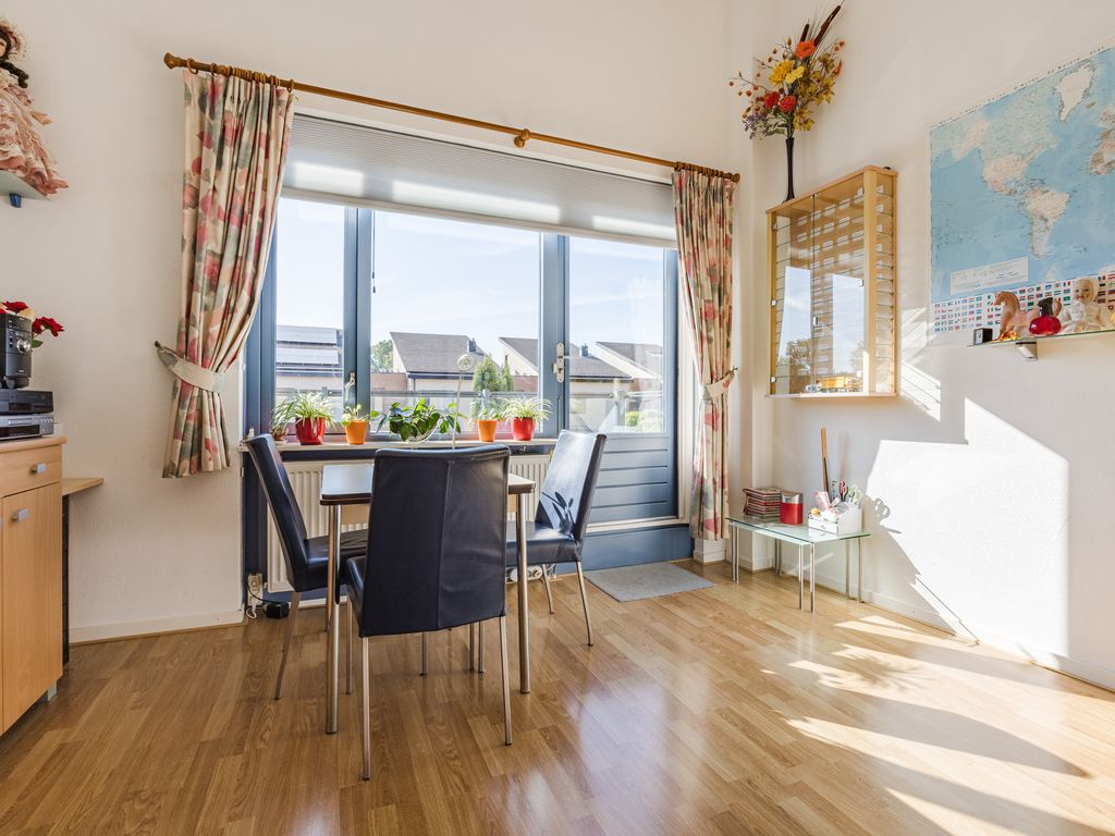 Etudestraat 96, HELLEVOETSLUIS