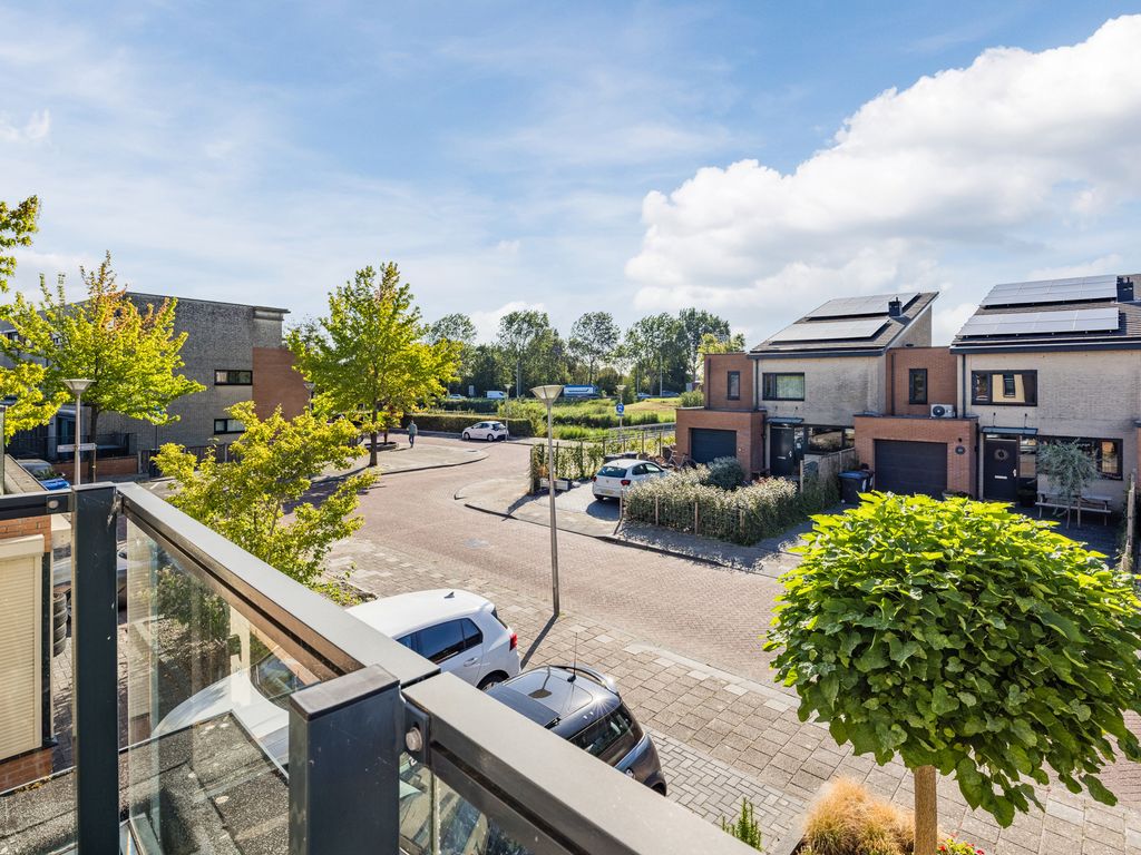 Etudestraat 96, HELLEVOETSLUIS