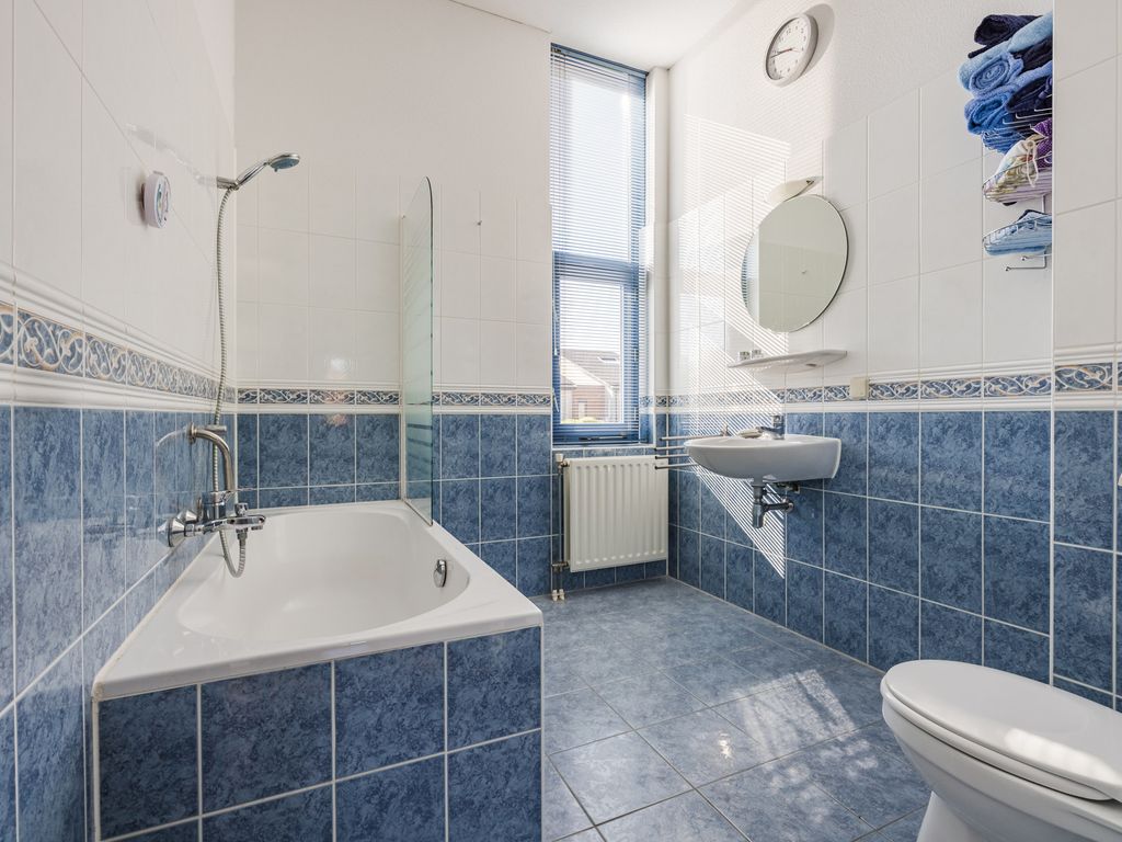 Etudestraat 96, HELLEVOETSLUIS
