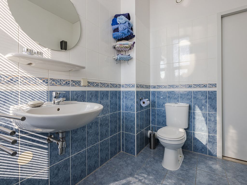 Etudestraat 96, HELLEVOETSLUIS