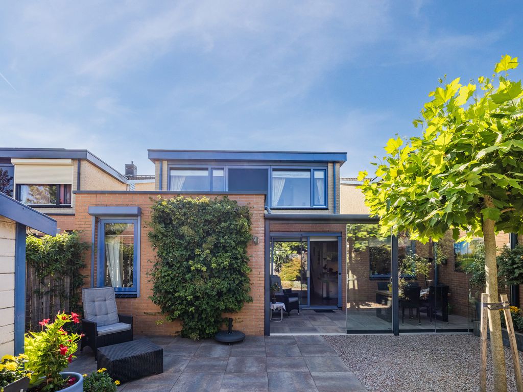 Etudestraat 96, HELLEVOETSLUIS