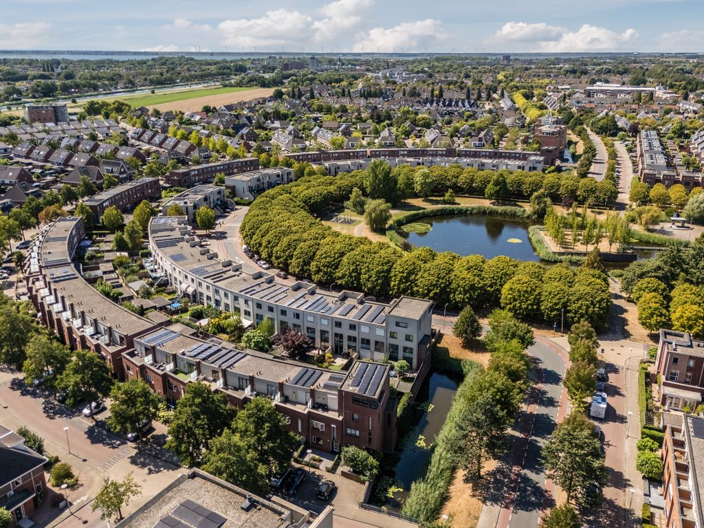 Etudestraat 96, HELLEVOETSLUIS
