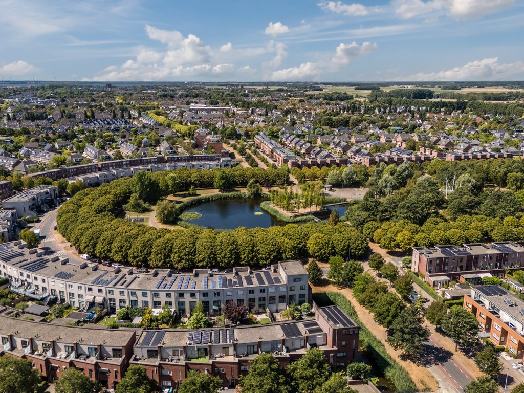 Etudestraat 9, HELLEVOETSLUIS