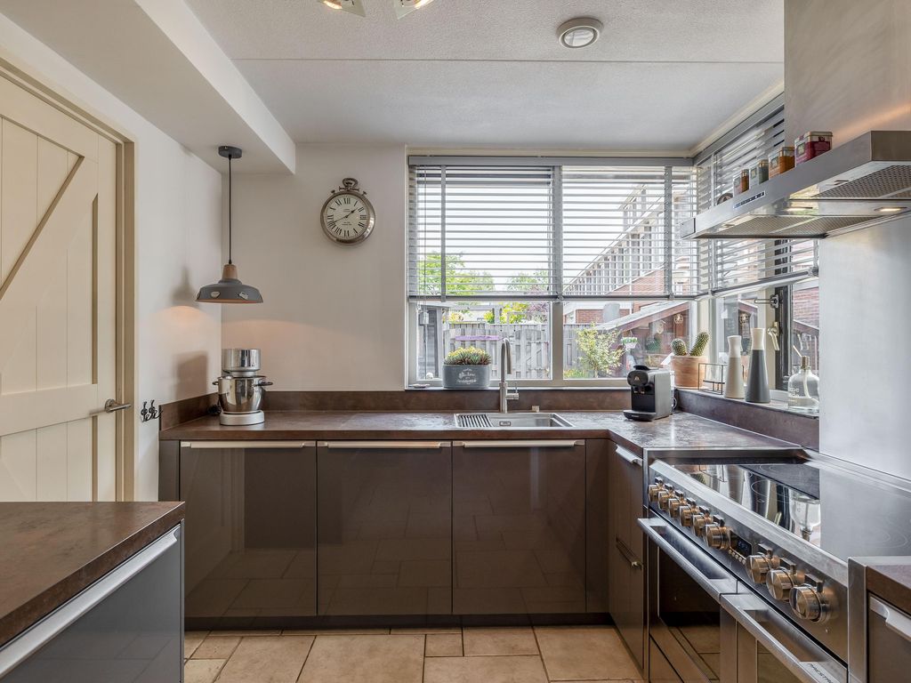 Rondostraat 68, HELLEVOETSLUIS
