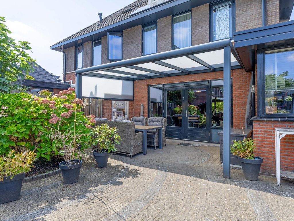 Rondostraat 68, HELLEVOETSLUIS