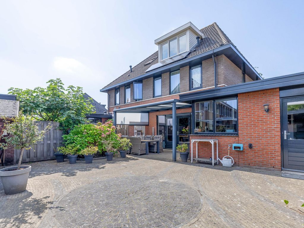 Rondostraat 68, HELLEVOETSLUIS