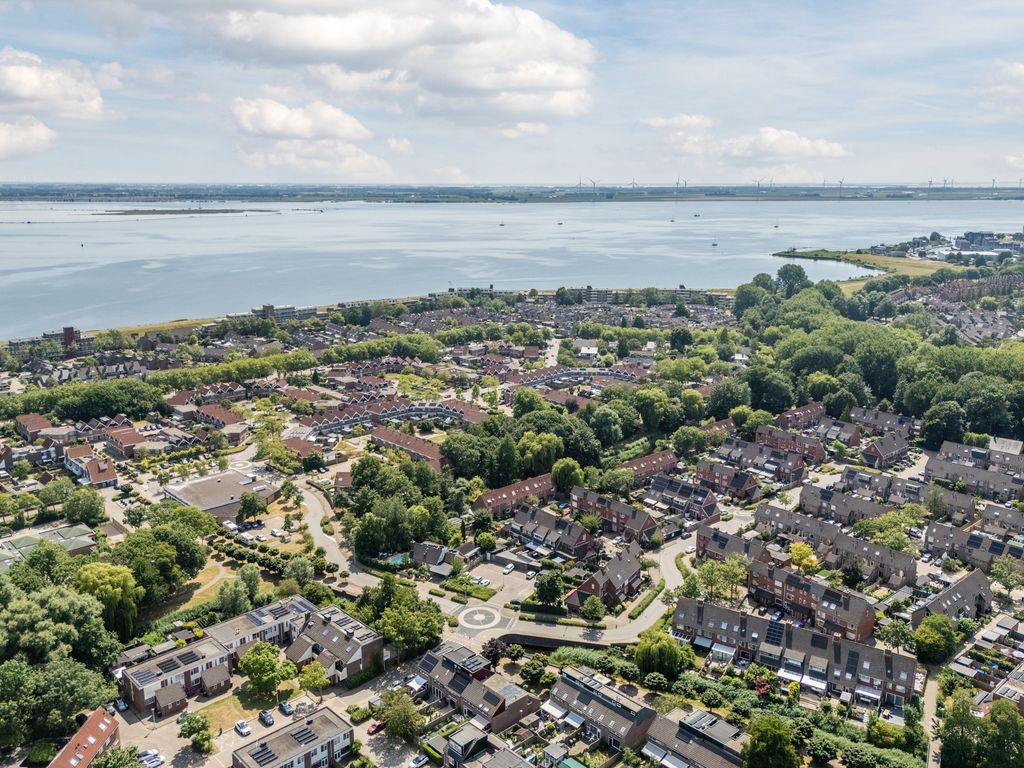Acacia 15, HELLEVOETSLUIS